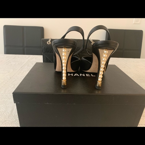 (Pending)Chanel  Black Pearl Heel Slings - Picture 5 of 8